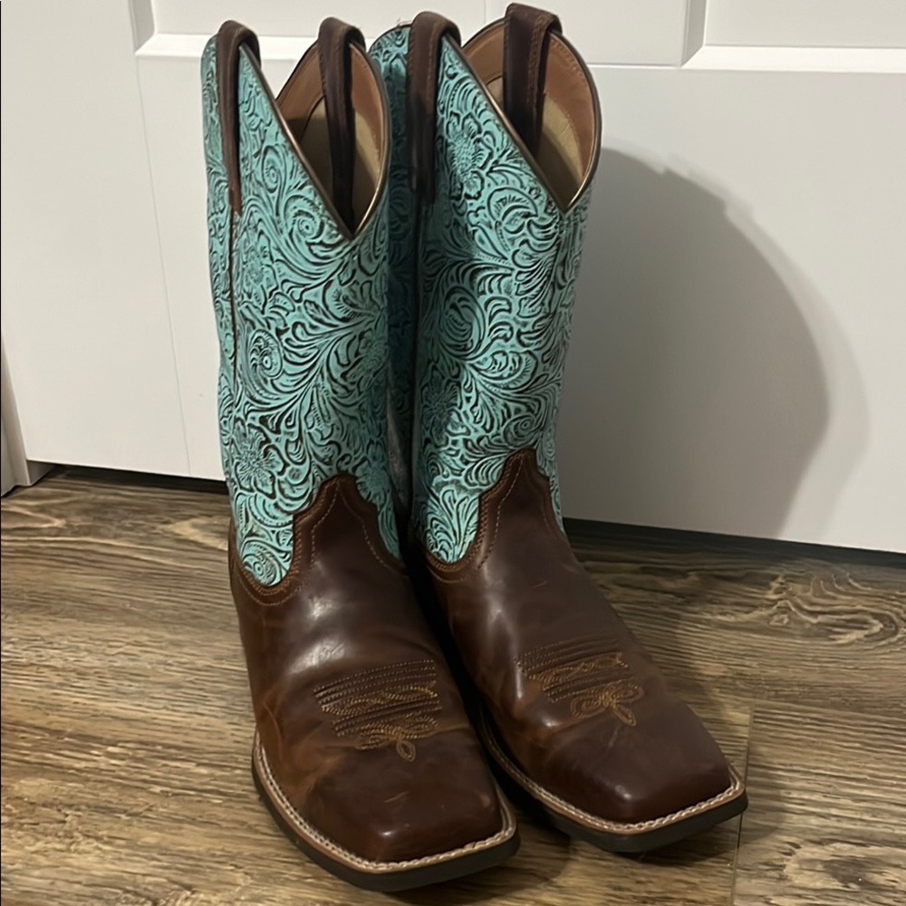 Ariat Women’s Round Up Embossed Floral Print Performance Western Boots